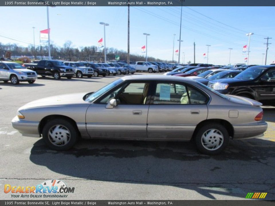 1995 Pontiac Bonneville SE Light Beige Metallic / Beige Photo #5