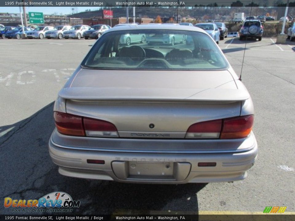 1995 Pontiac Bonneville SE Light Beige Metallic / Beige Photo #7