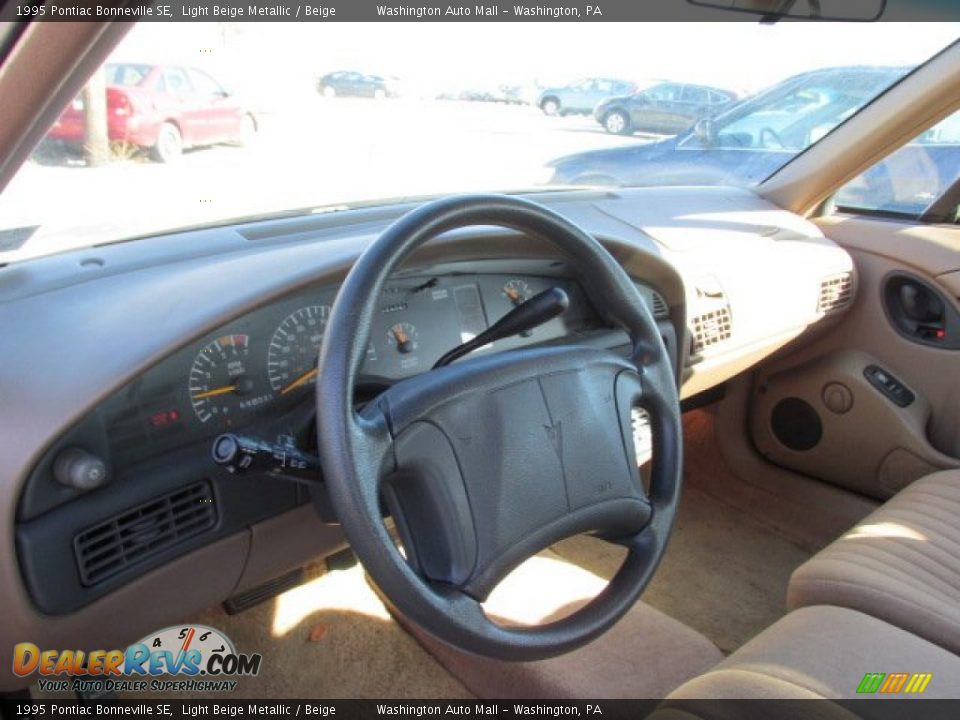 Dashboard of 1995 Pontiac Bonneville SE Photo #10