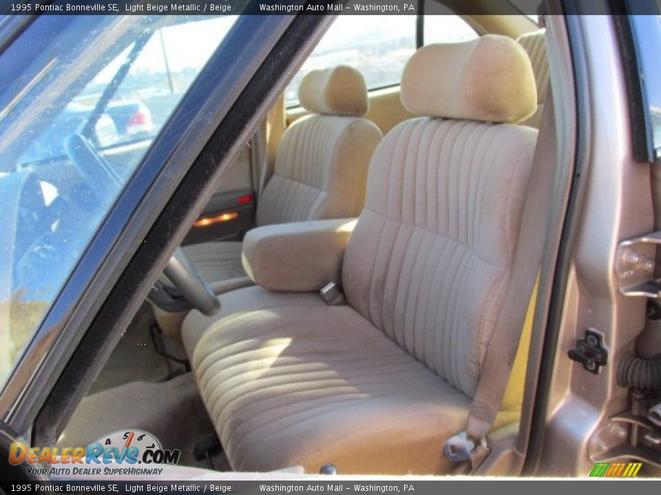 1995 Pontiac Bonneville SE Light Beige Metallic / Beige Photo #11