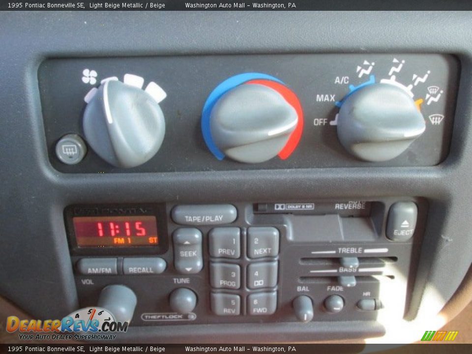 Controls of 1995 Pontiac Bonneville SE Photo #13