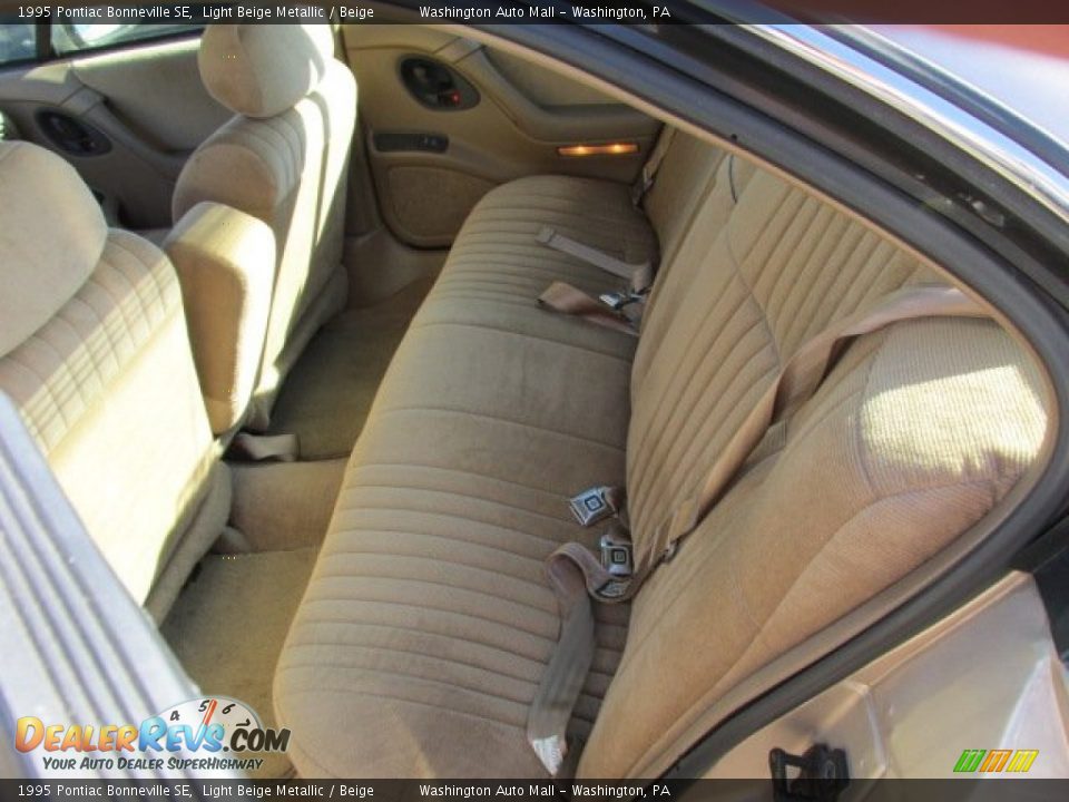 Rear Seat of 1995 Pontiac Bonneville SE Photo #15