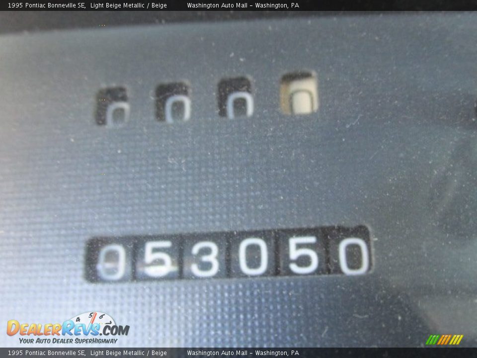 1995 Pontiac Bonneville SE Light Beige Metallic / Beige Photo #20