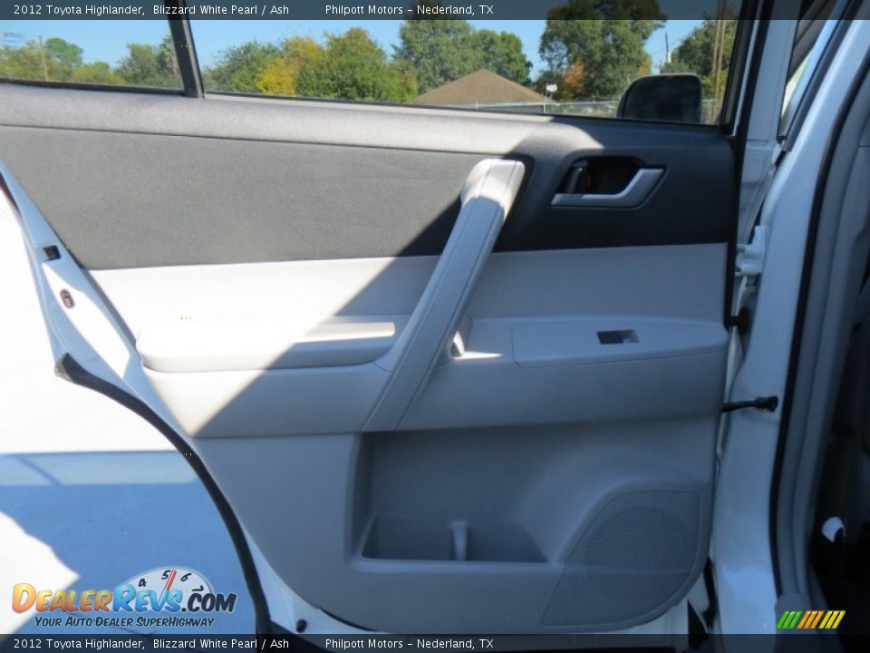 2012 Toyota Highlander Blizzard White Pearl / Ash Photo #30