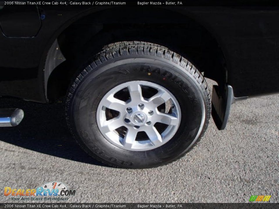 2006 Nissan Titan XE Crew Cab 4x4 Galaxy Black / Graphite/Titanium Photo #8