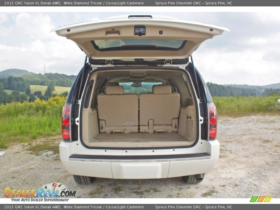2013 GMC Yukon XL Denali AWD White Diamond Tricoat / Cocoa/Light Cashmere Photo #10
