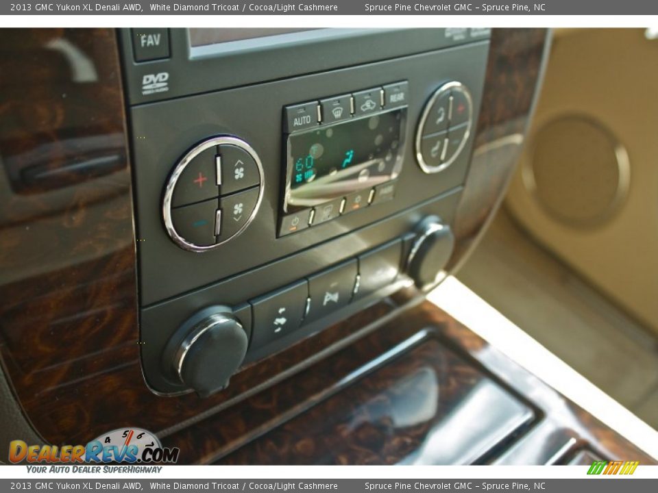 2013 GMC Yukon XL Denali AWD White Diamond Tricoat / Cocoa/Light Cashmere Photo #16