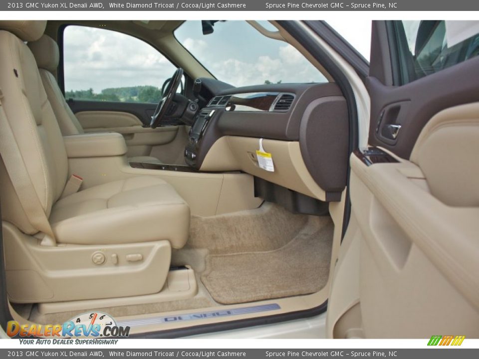 2013 GMC Yukon XL Denali AWD White Diamond Tricoat / Cocoa/Light Cashmere Photo #26