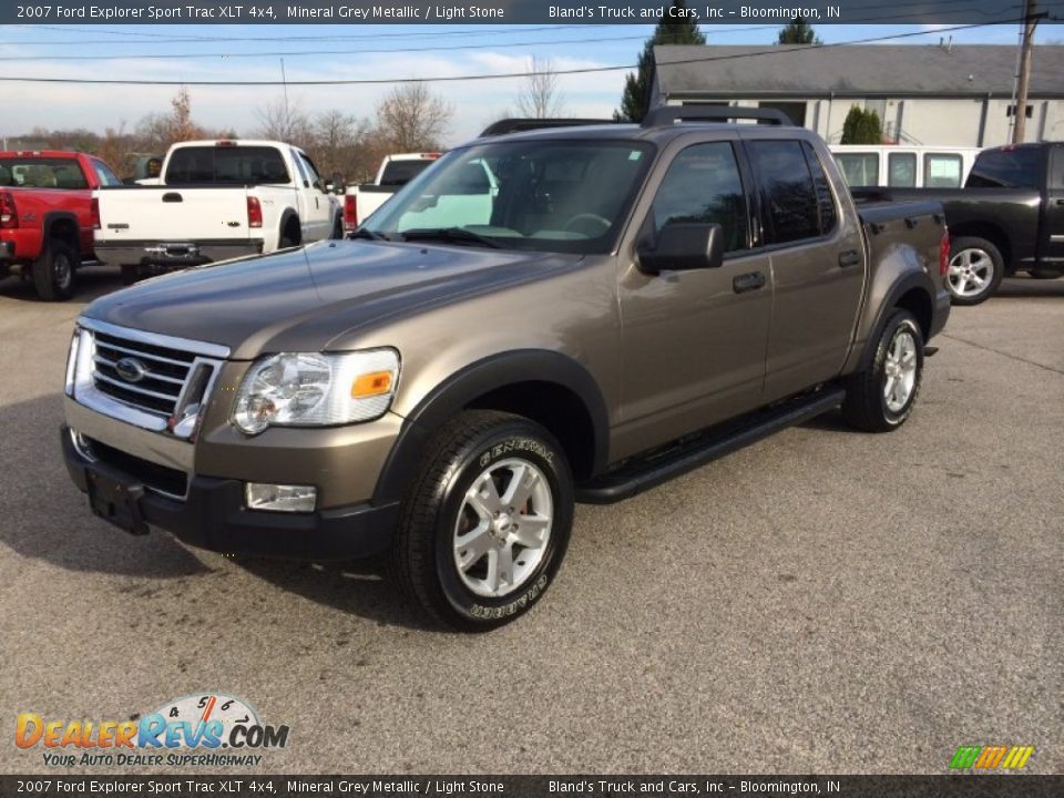 Front 3/4 View of 2007 Ford Explorer Sport Trac XLT 4x4 Photo #7