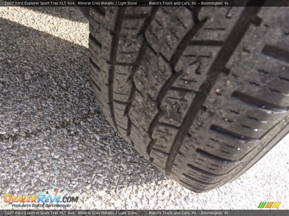 2007 Ford Explorer Sport Trac XLT 4x4 Mineral Grey Metallic / Light Stone Photo #14