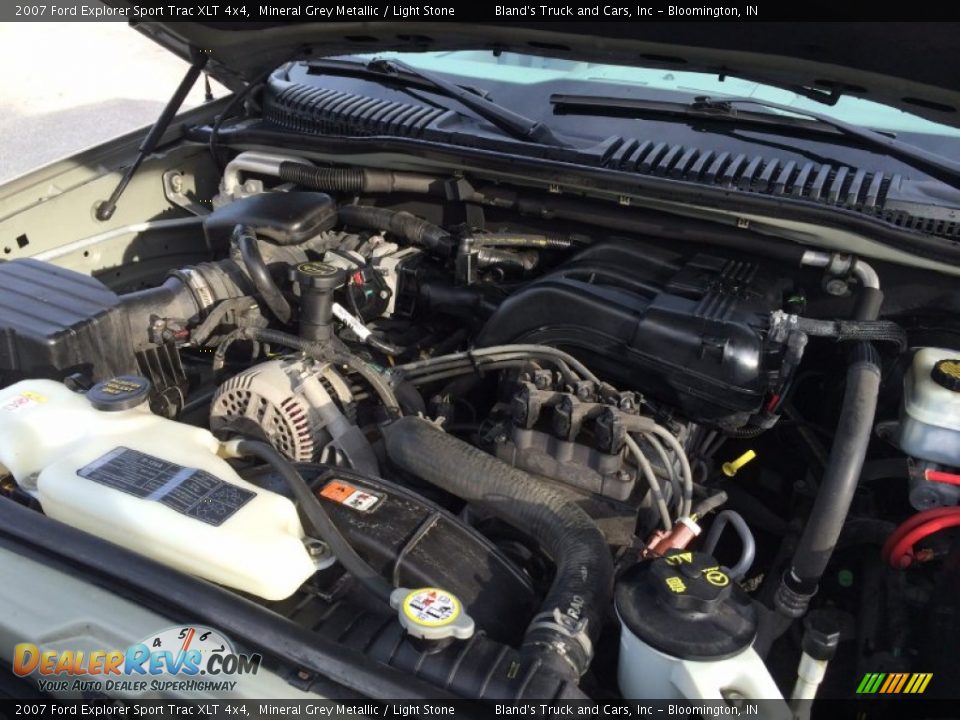 2007 Ford Explorer Sport Trac XLT 4x4 Mineral Grey Metallic / Light Stone Photo #17
