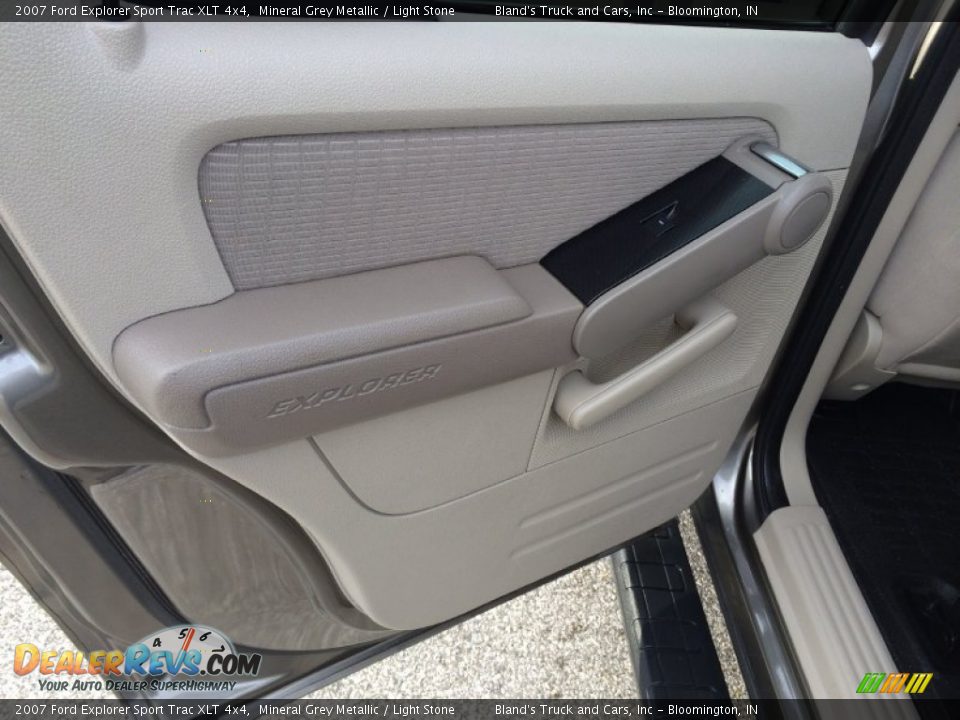 2007 Ford Explorer Sport Trac XLT 4x4 Mineral Grey Metallic / Light Stone Photo #27