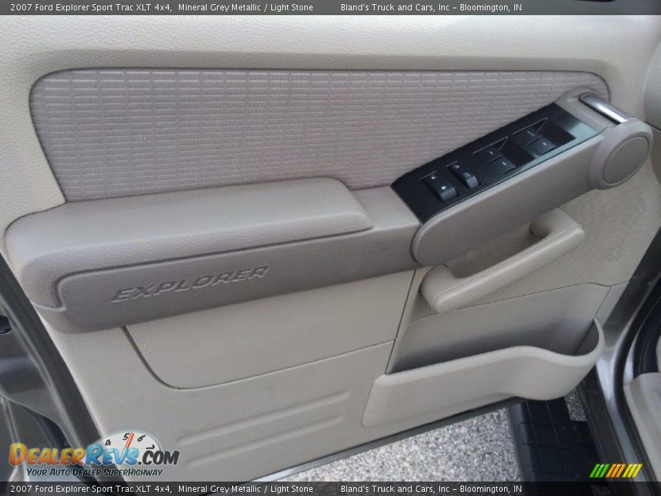 2007 Ford Explorer Sport Trac XLT 4x4 Mineral Grey Metallic / Light Stone Photo #28