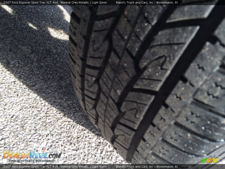 2007 Ford Explorer Sport Trac XLT 4x4 Mineral Grey Metallic / Light Stone Photo #30