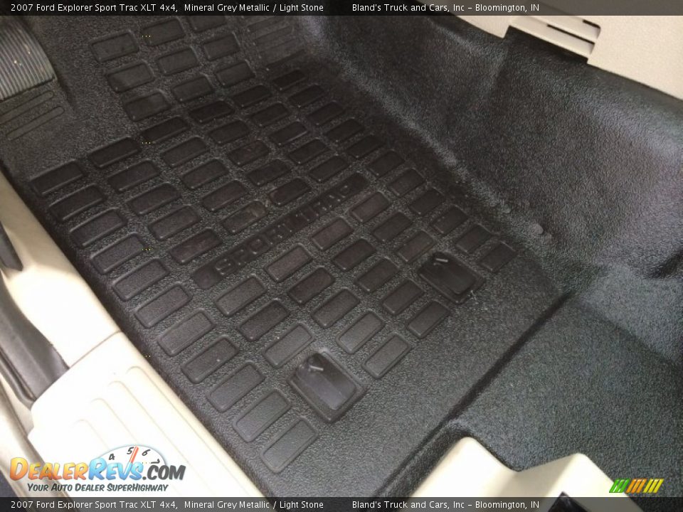 2007 Ford Explorer Sport Trac XLT 4x4 Mineral Grey Metallic / Light Stone Photo #31