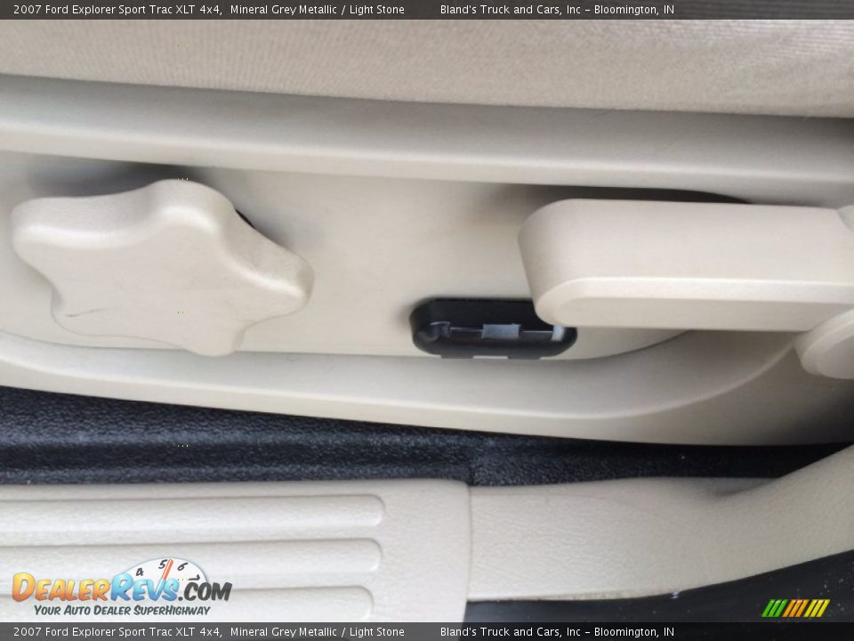 2007 Ford Explorer Sport Trac XLT 4x4 Mineral Grey Metallic / Light Stone Photo #36