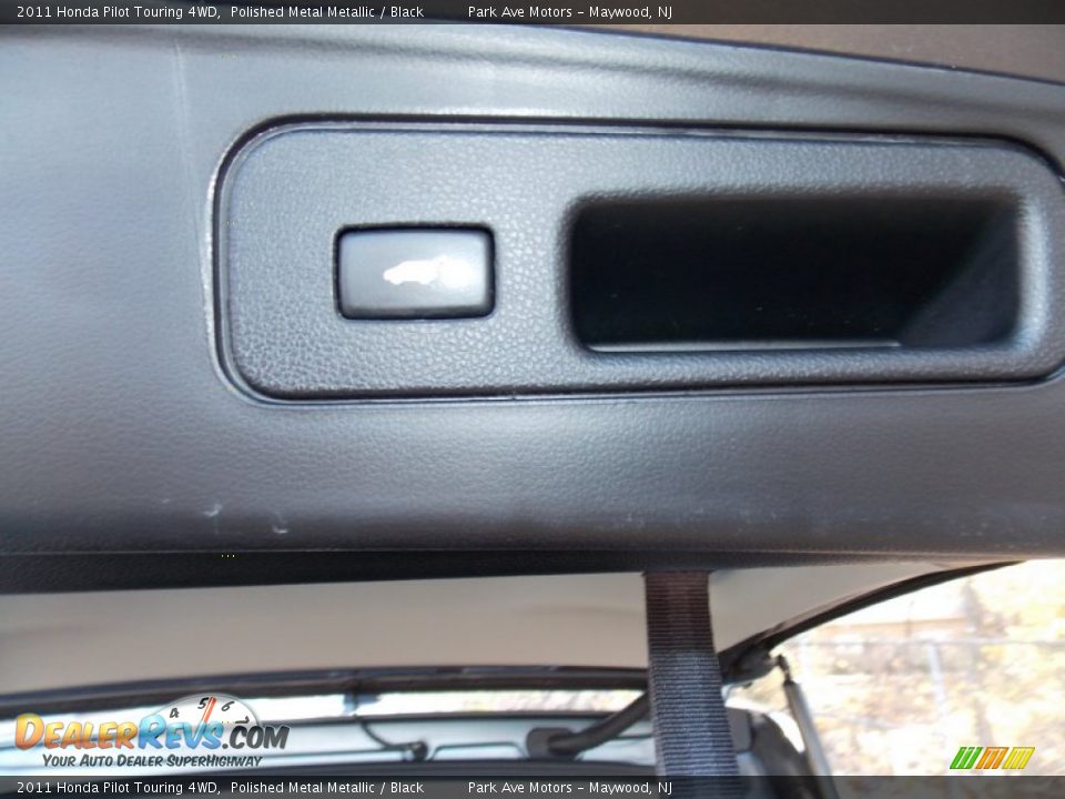 2011 Honda Pilot Touring 4WD Polished Metal Metallic / Black Photo #32