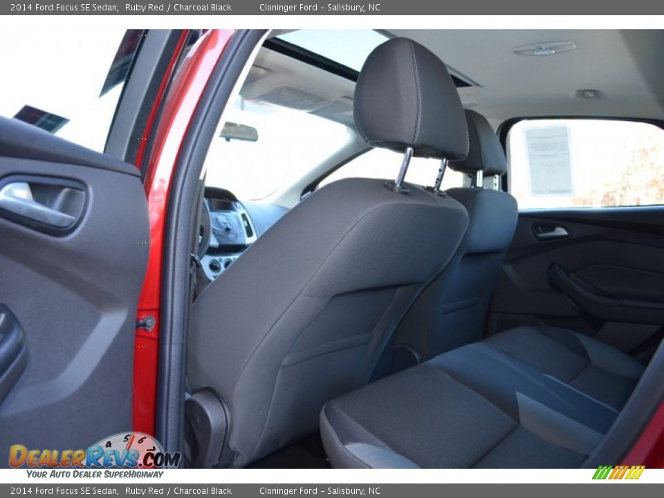 2014 Ford Focus SE Sedan Ruby Red / Charcoal Black Photo #7