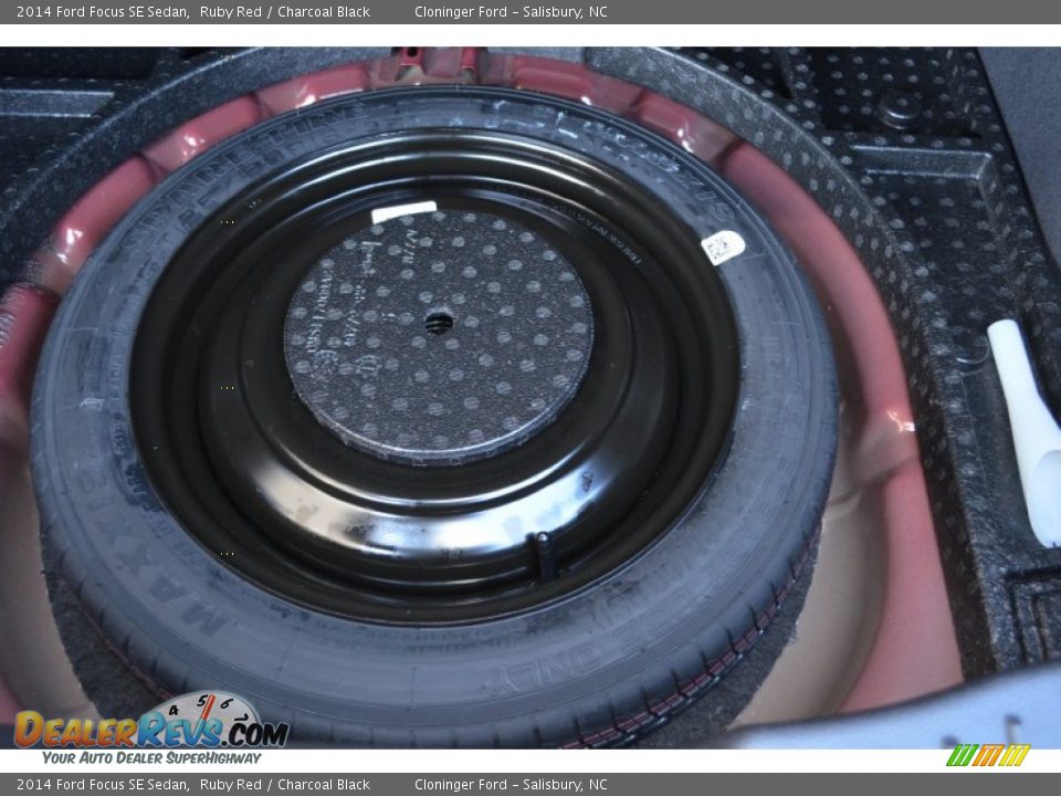 2014 Ford Focus SE Sedan Ruby Red / Charcoal Black Photo #9