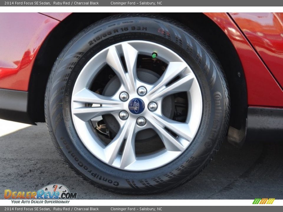 2014 Ford Focus SE Sedan Ruby Red / Charcoal Black Photo #10