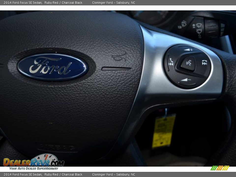 2014 Ford Focus SE Sedan Ruby Red / Charcoal Black Photo #21