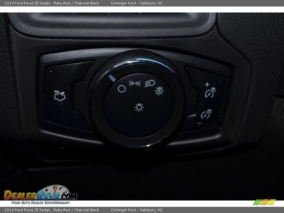 2014 Ford Focus SE Sedan Ruby Red / Charcoal Black Photo #23