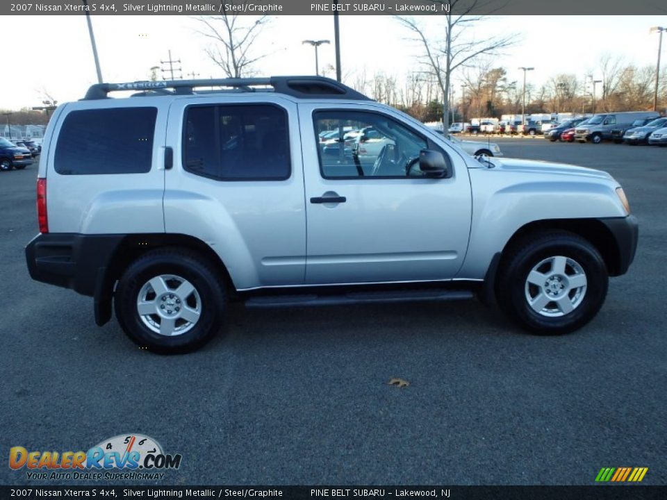 2007 Nissan Xterra S 4x4 Silver Lightning Metallic / Steel/Graphite Photo #4