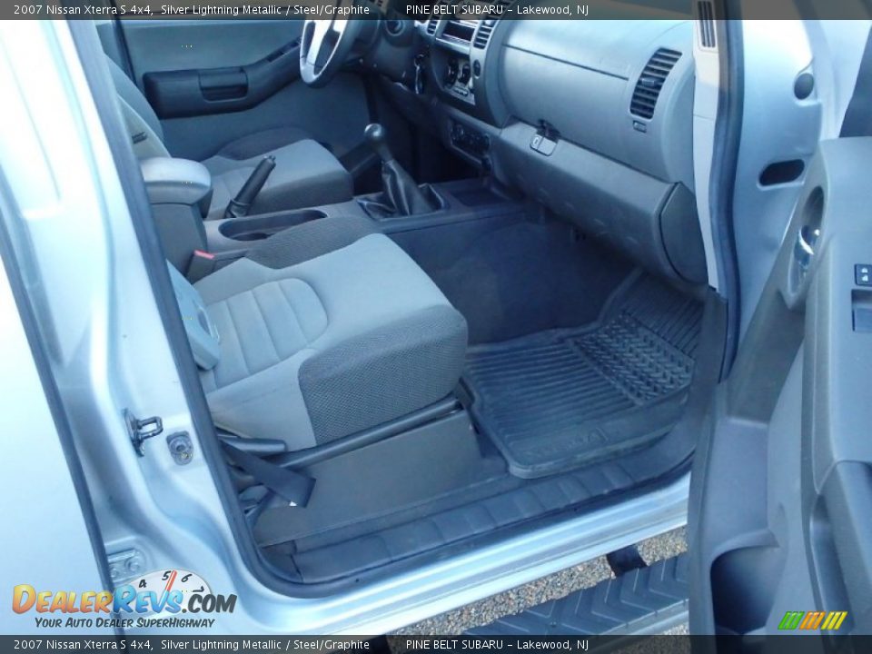 2007 Nissan Xterra S 4x4 Silver Lightning Metallic / Steel/Graphite Photo #11