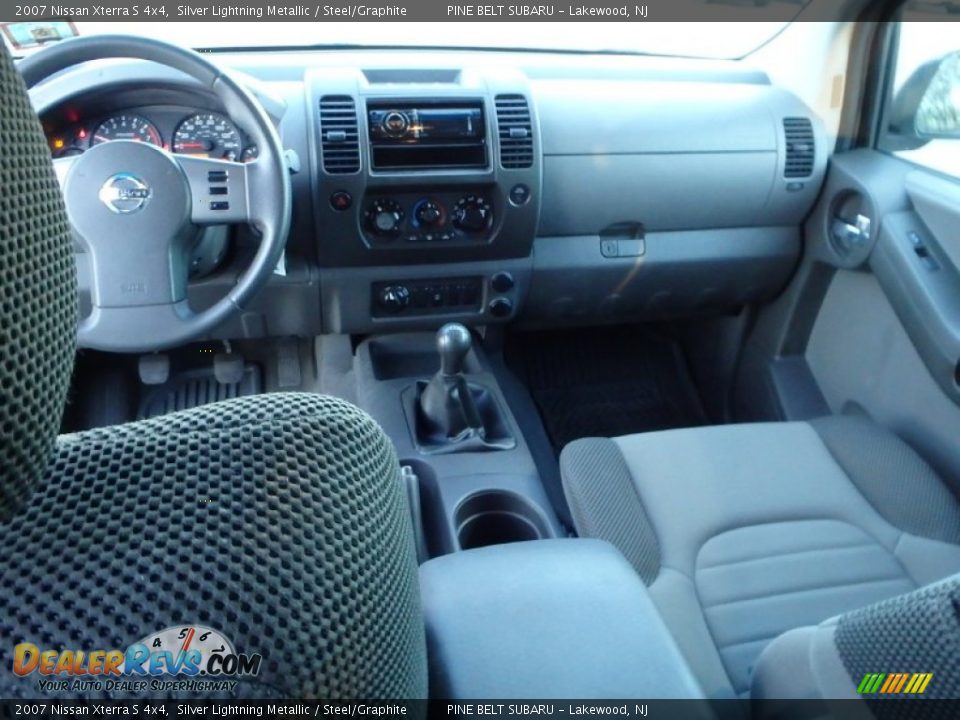 2007 Nissan Xterra S 4x4 Silver Lightning Metallic / Steel/Graphite Photo #13