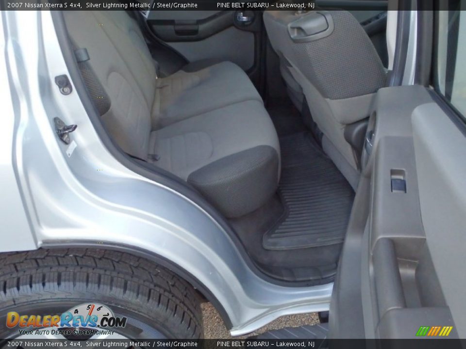 2007 Nissan Xterra S 4x4 Silver Lightning Metallic / Steel/Graphite Photo #14
