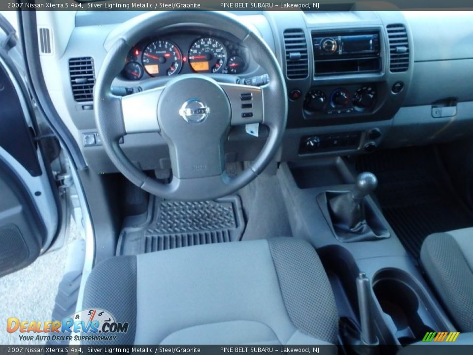 2007 Nissan Xterra S 4x4 Silver Lightning Metallic / Steel/Graphite Photo #15