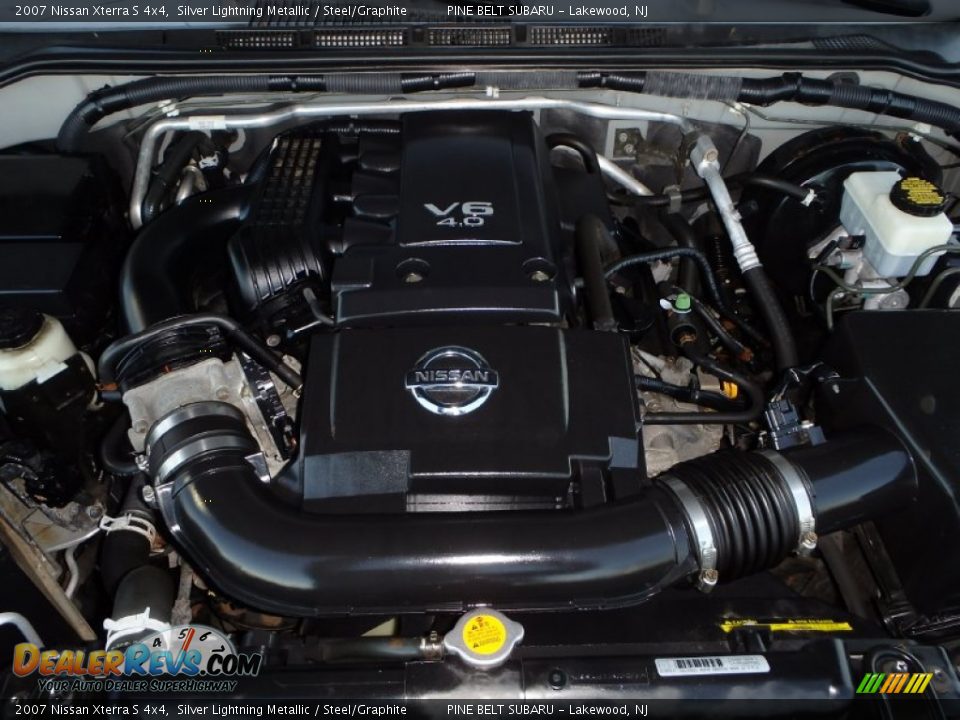 2007 Nissan Xterra S 4x4 Silver Lightning Metallic / Steel/Graphite Photo #17