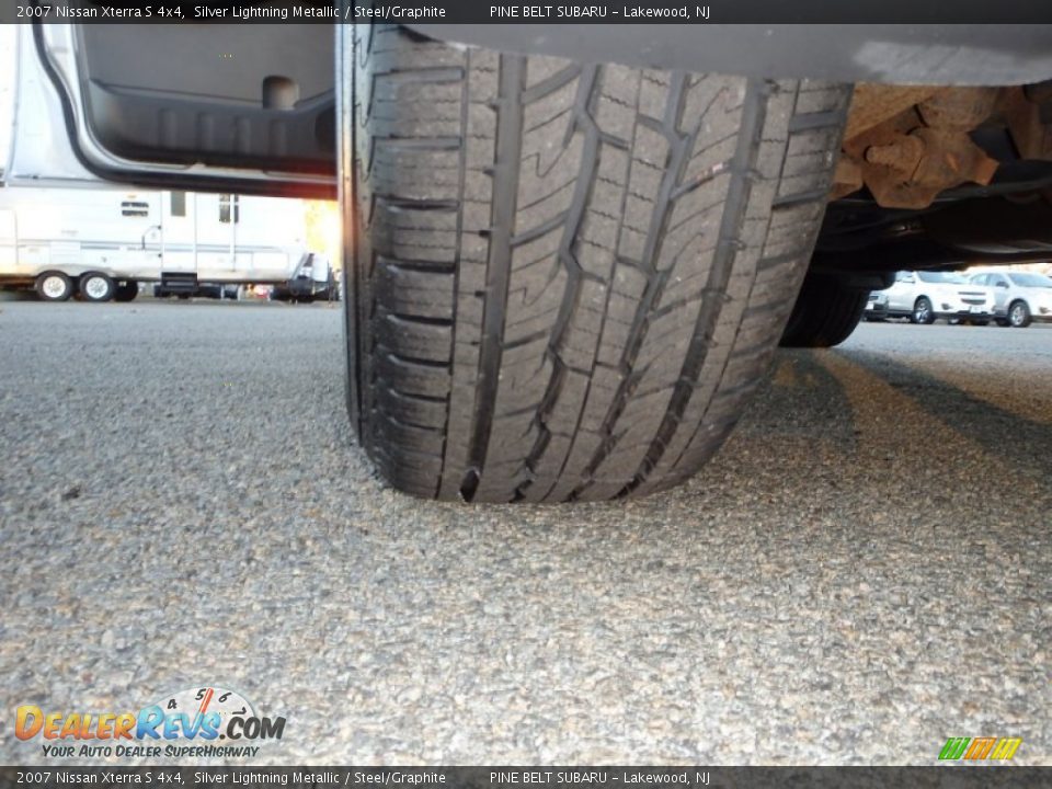 2007 Nissan Xterra S 4x4 Silver Lightning Metallic / Steel/Graphite Photo #21
