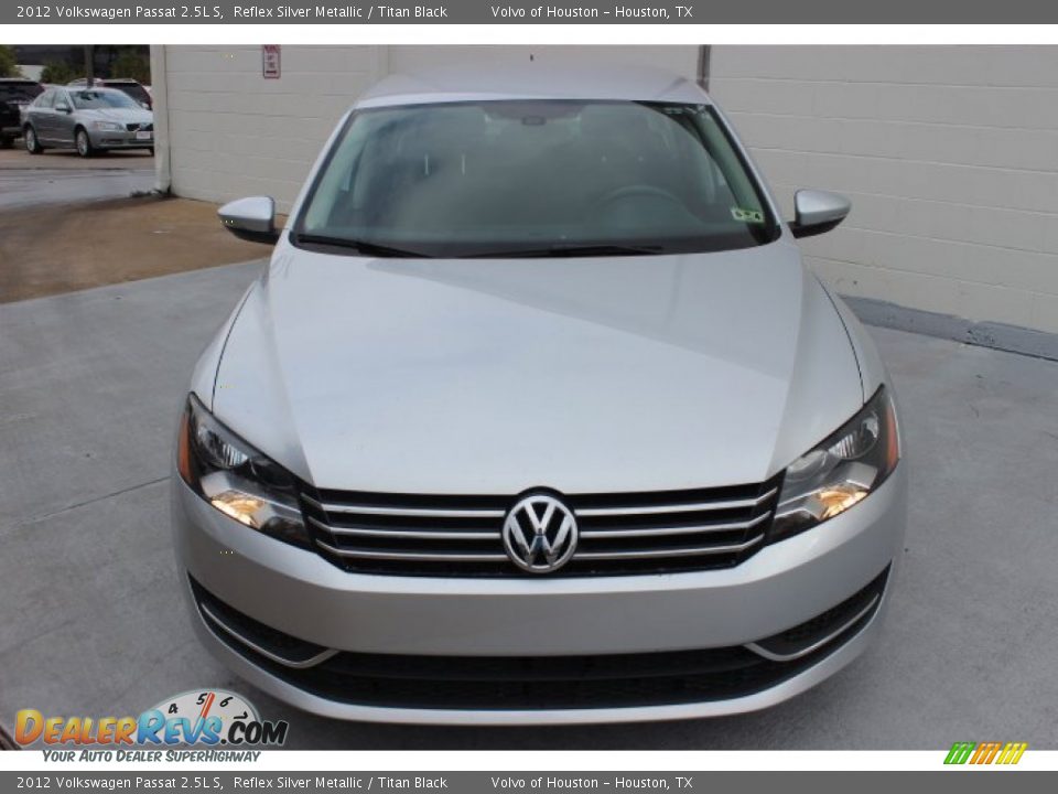 2012 Volkswagen Passat 2.5L S Reflex Silver Metallic / Titan Black Photo #2