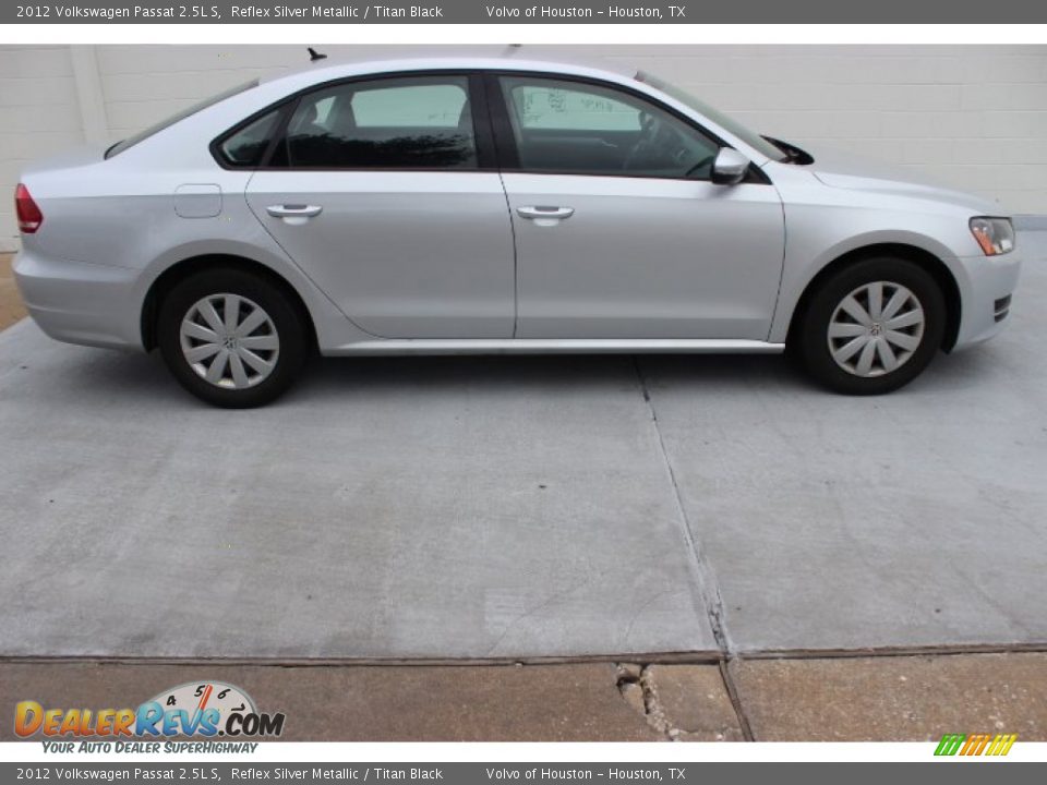 2012 Volkswagen Passat 2.5L S Reflex Silver Metallic / Titan Black Photo #5