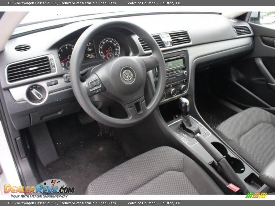 2012 Volkswagen Passat 2.5L S Reflex Silver Metallic / Titan Black Photo #8