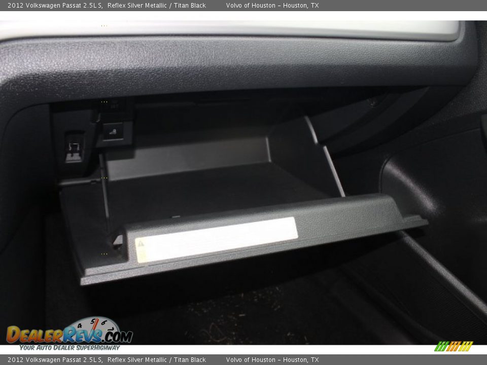 2012 Volkswagen Passat 2.5L S Reflex Silver Metallic / Titan Black Photo #11