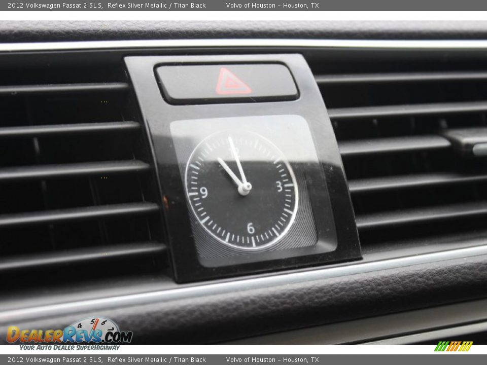 2012 Volkswagen Passat 2.5L S Reflex Silver Metallic / Titan Black Photo #14