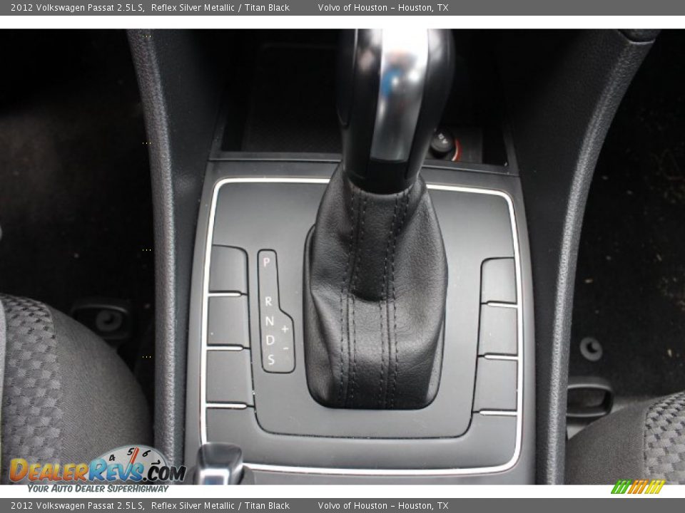 2012 Volkswagen Passat 2.5L S Reflex Silver Metallic / Titan Black Photo #15