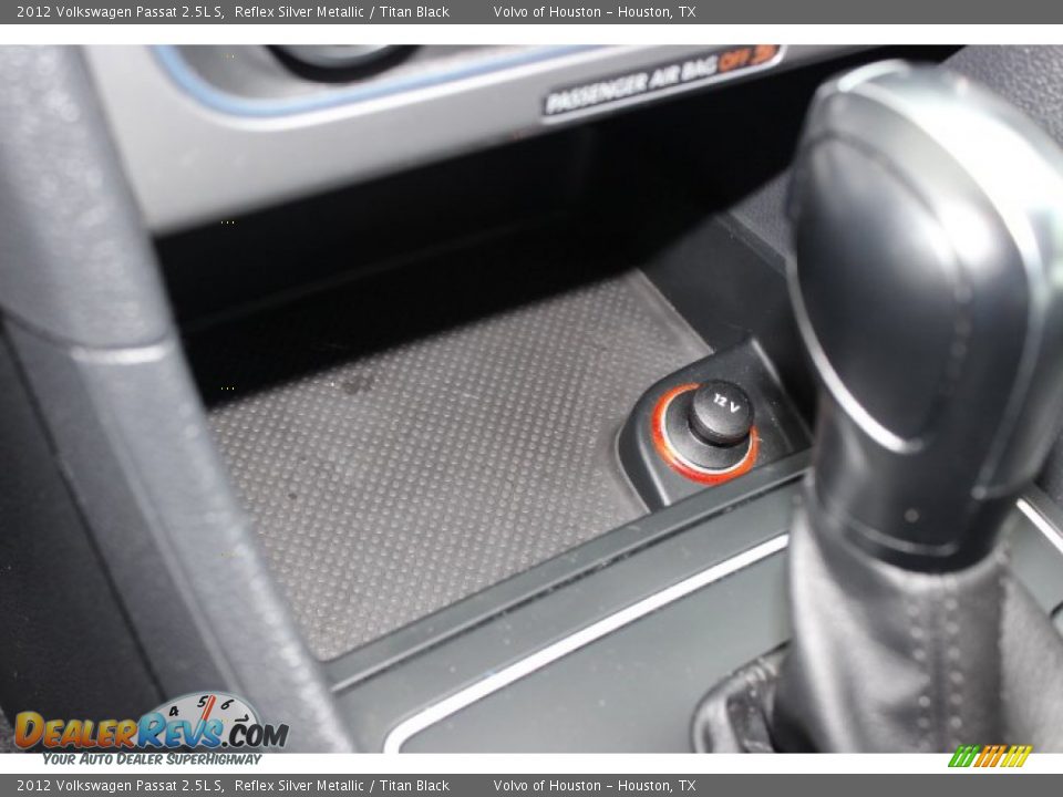 2012 Volkswagen Passat 2.5L S Reflex Silver Metallic / Titan Black Photo #16