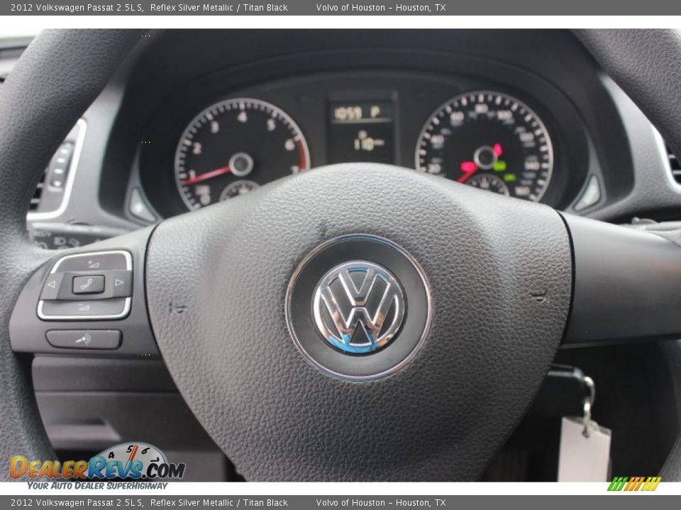 2012 Volkswagen Passat 2.5L S Reflex Silver Metallic / Titan Black Photo #19