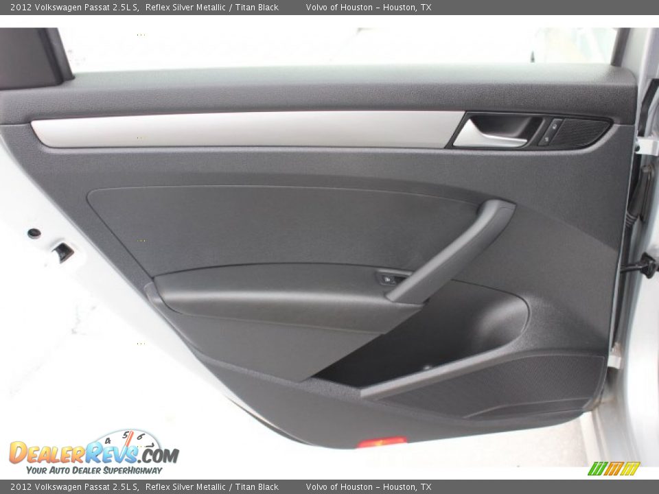 2012 Volkswagen Passat 2.5L S Reflex Silver Metallic / Titan Black Photo #21