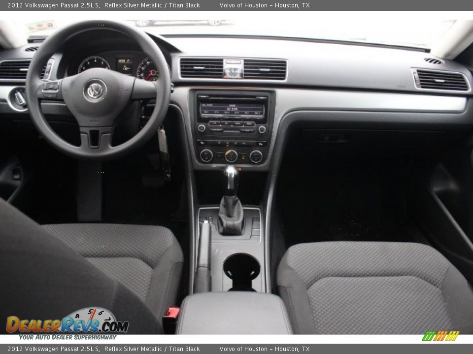 2012 Volkswagen Passat 2.5L S Reflex Silver Metallic / Titan Black Photo #24