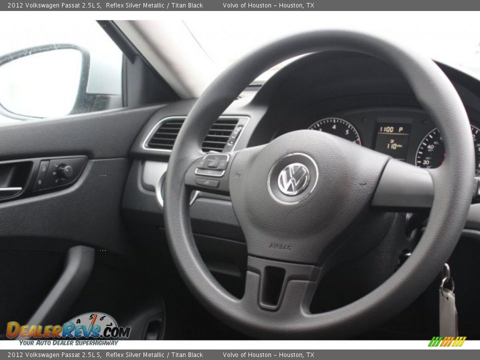 2012 Volkswagen Passat 2.5L S Reflex Silver Metallic / Titan Black Photo #25