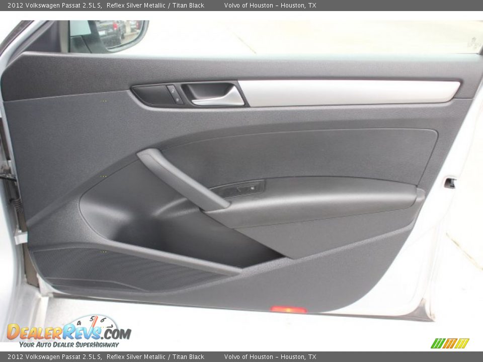 2012 Volkswagen Passat 2.5L S Reflex Silver Metallic / Titan Black Photo #27