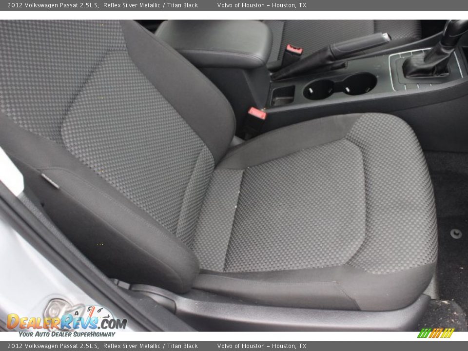 2012 Volkswagen Passat 2.5L S Reflex Silver Metallic / Titan Black Photo #29