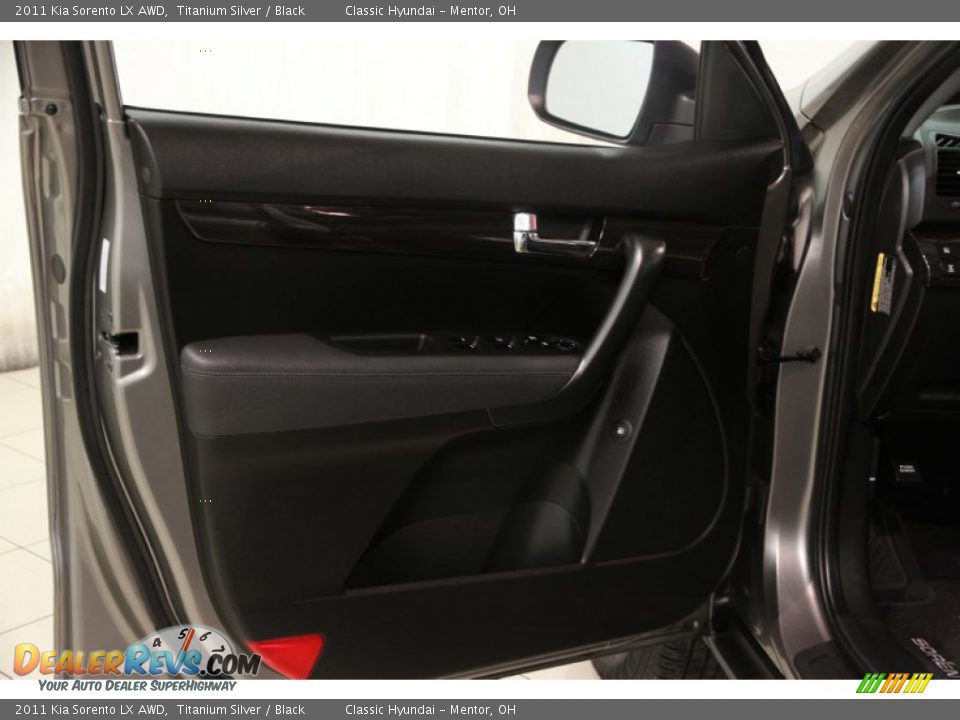 2011 Kia Sorento LX AWD Titanium Silver / Black Photo #4