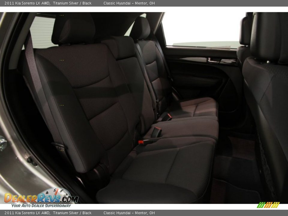 2011 Kia Sorento LX AWD Titanium Silver / Black Photo #10