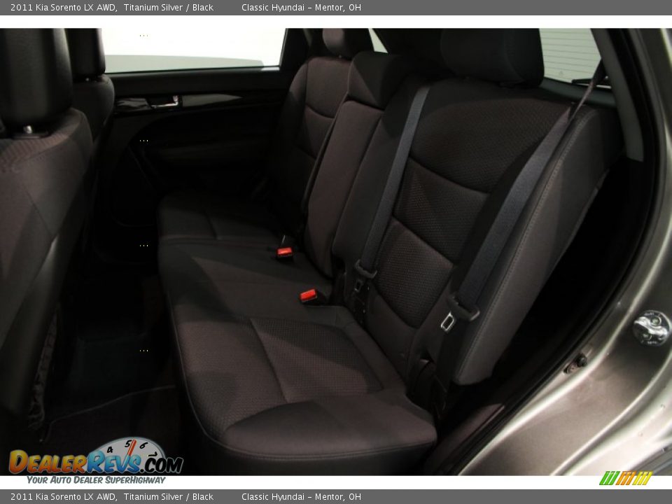 2011 Kia Sorento LX AWD Titanium Silver / Black Photo #11