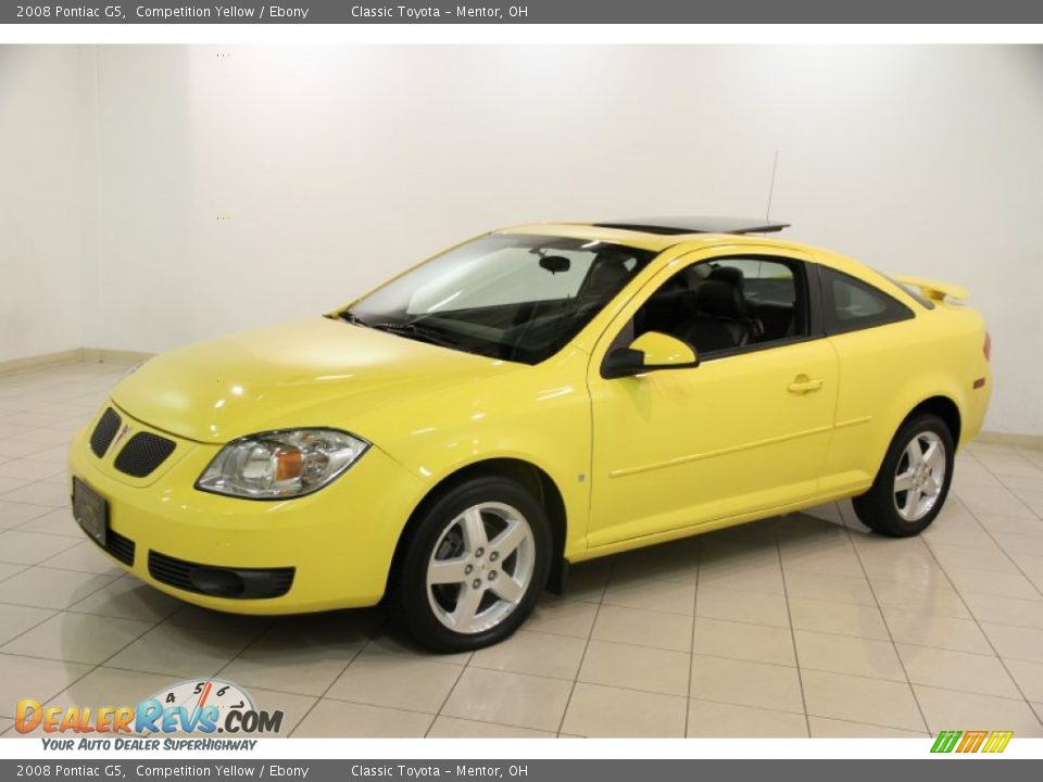 Front 3/4 View of 2008 Pontiac G5  Photo #3